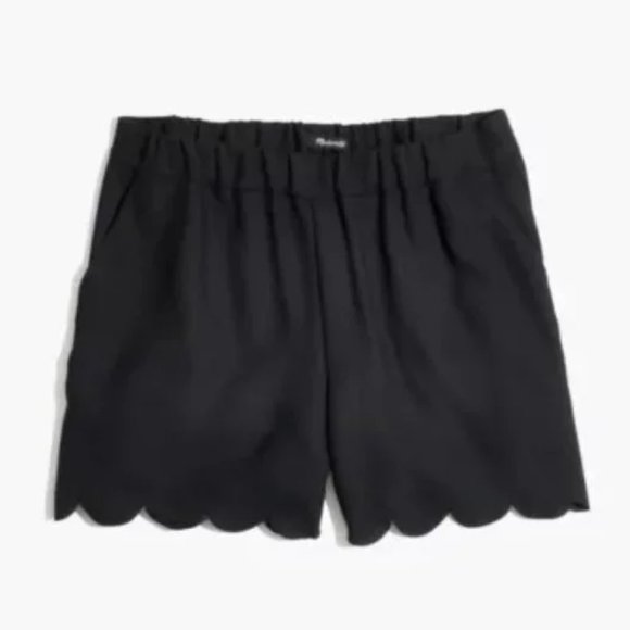 Madewell Scallop Hem Pull-On Shorts in Black, Size Small - Picture 2 of 4